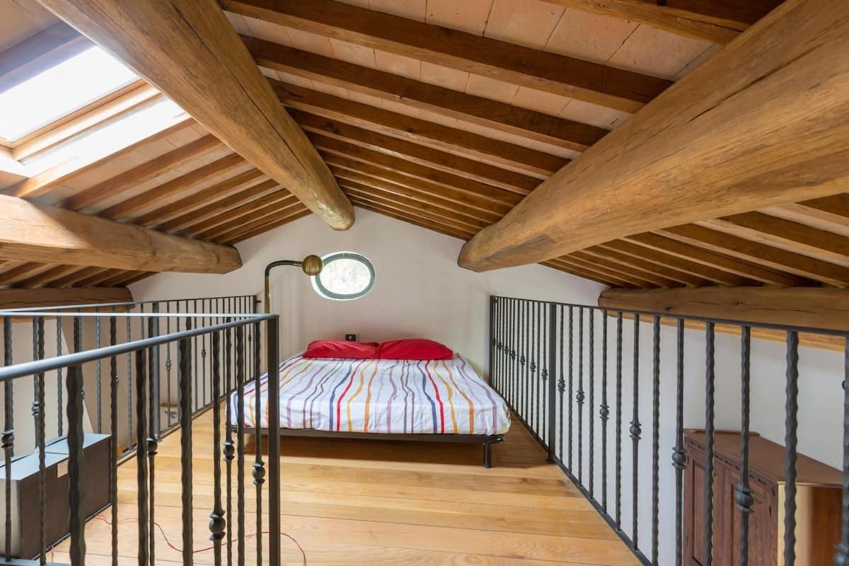 Casa ridente nella valle del Menotre con giardino Pale Esterno foto