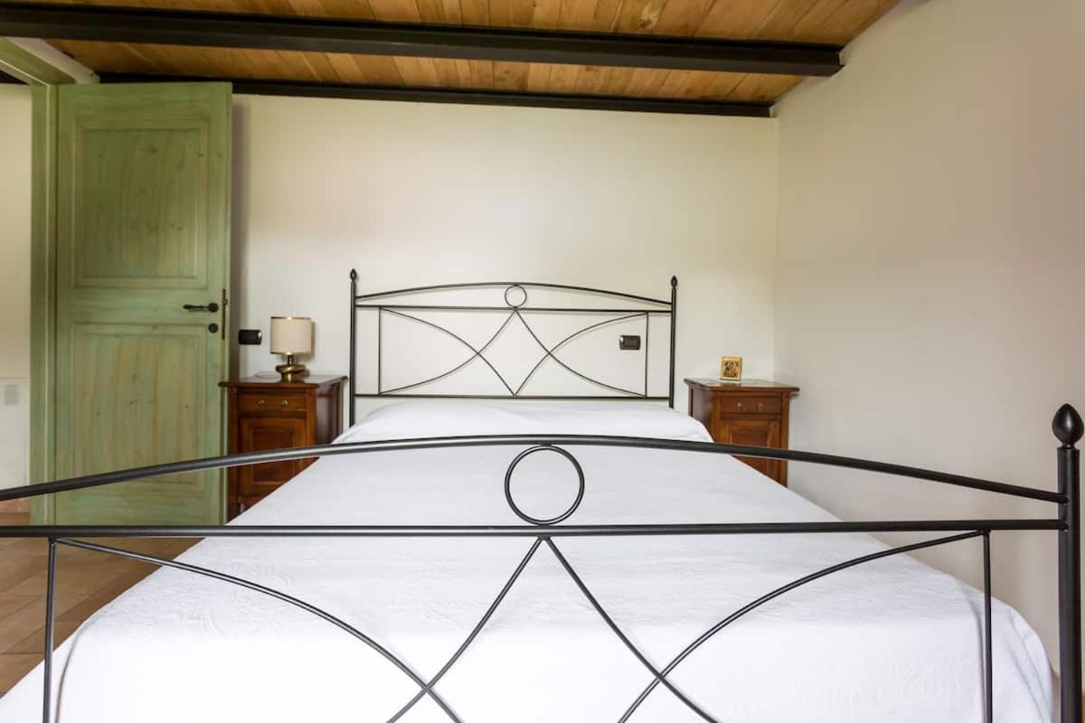 Casa ridente nella valle del Menotre con giardino Pale Esterno foto
