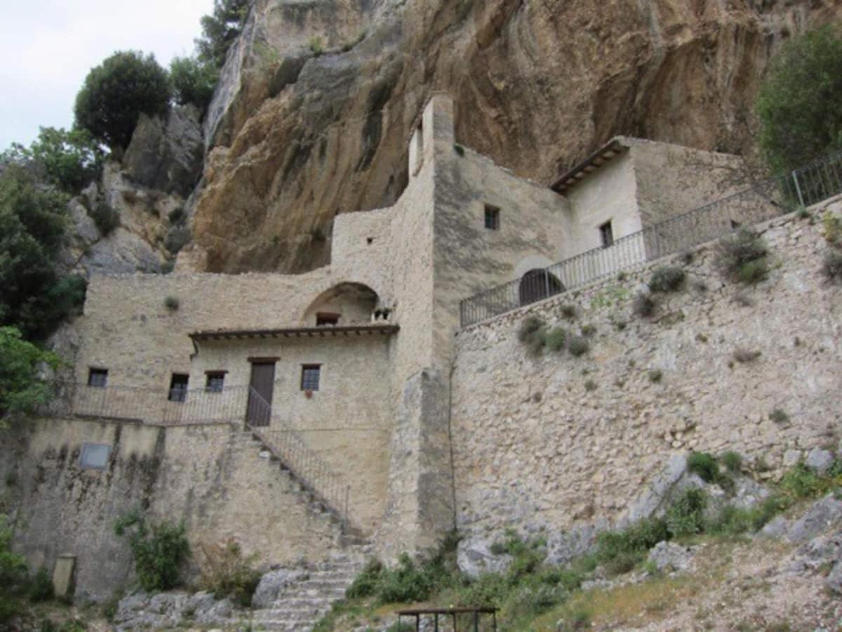Casa ridente nella valle del Menotre con giardino Pale Esterno foto