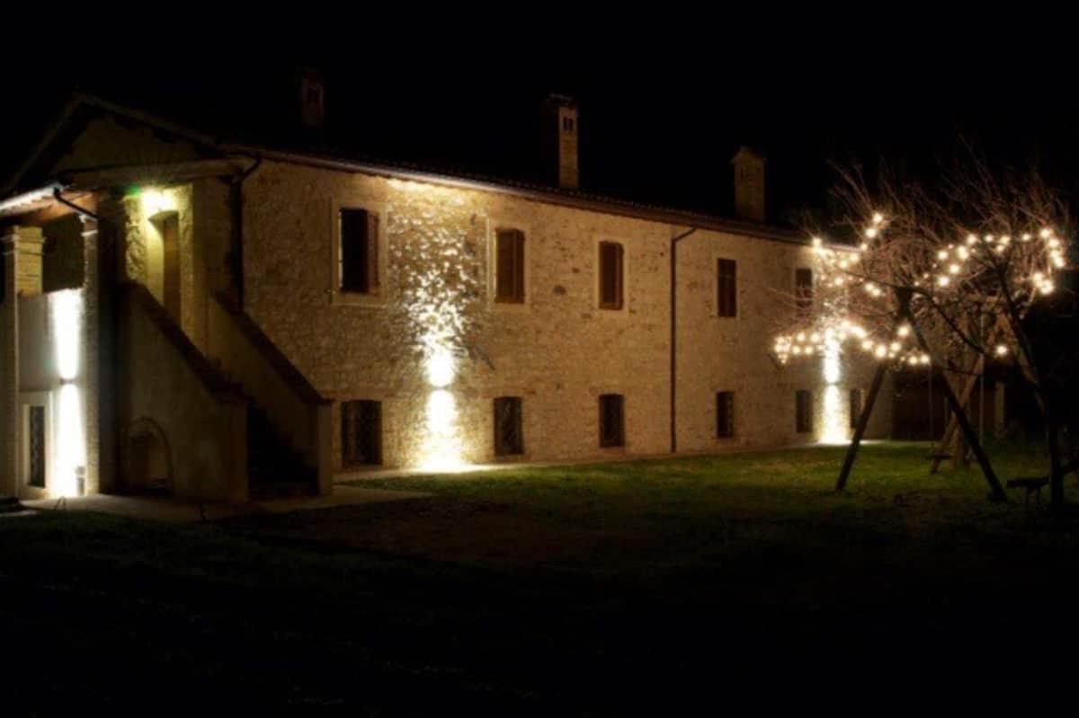 Casa ridente nella valle del Menotre con giardino Pale Esterno foto