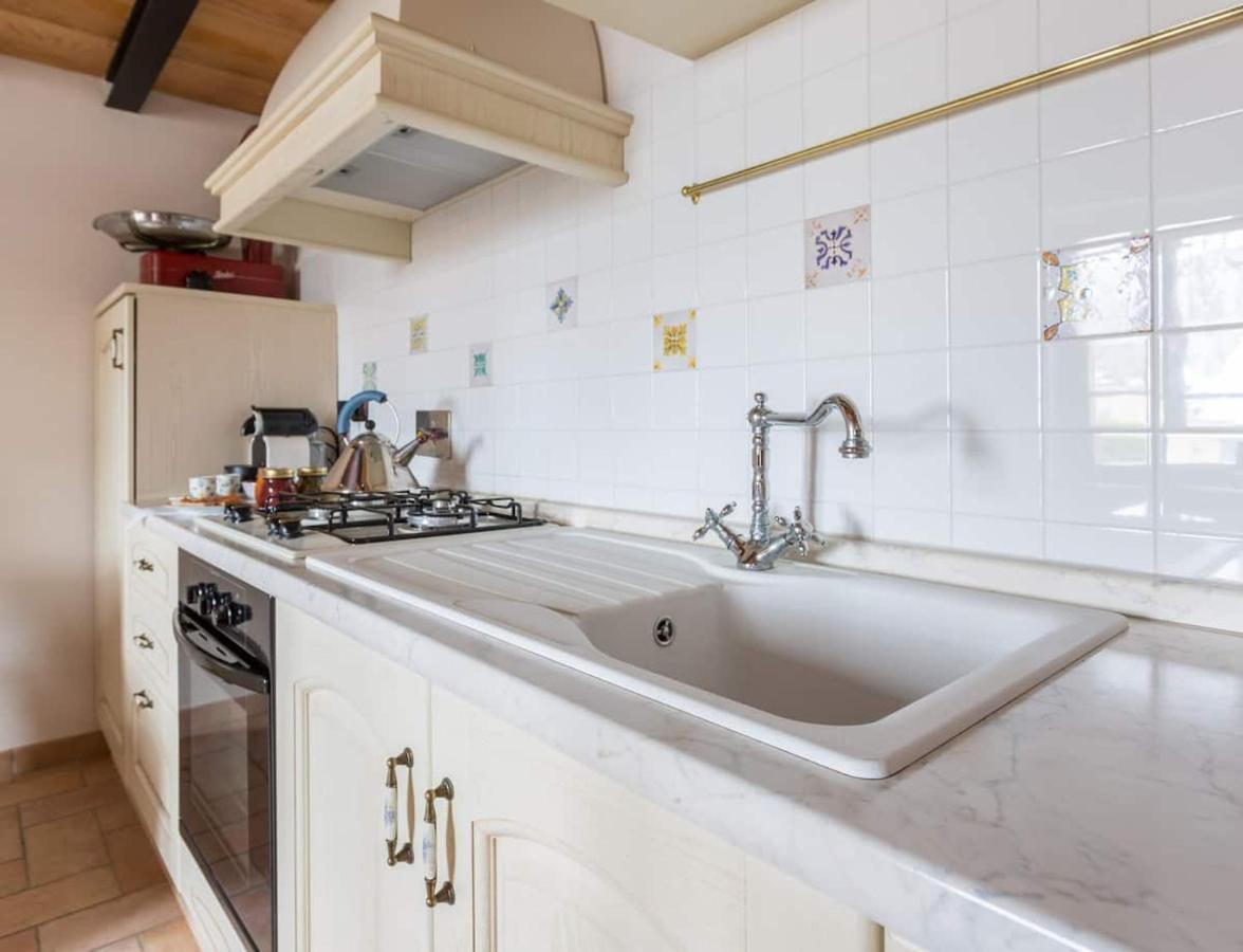 Casa ridente nella valle del Menotre con giardino Pale Esterno foto