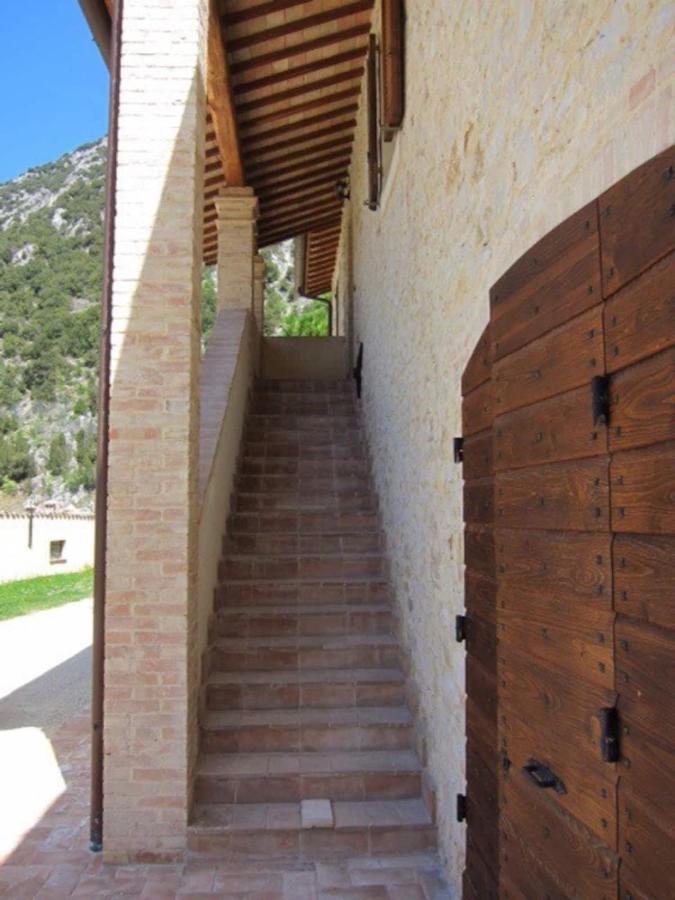 Casa ridente nella valle del Menotre con giardino Pale Esterno foto